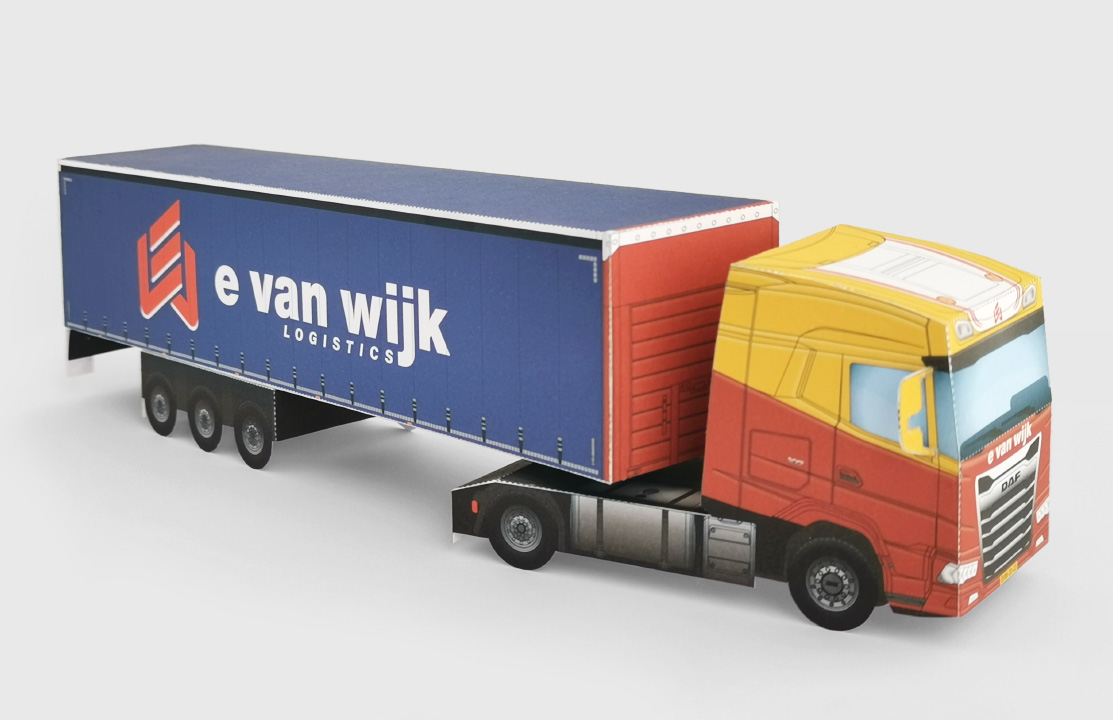 Papieren bouwplaten vrachtwagen