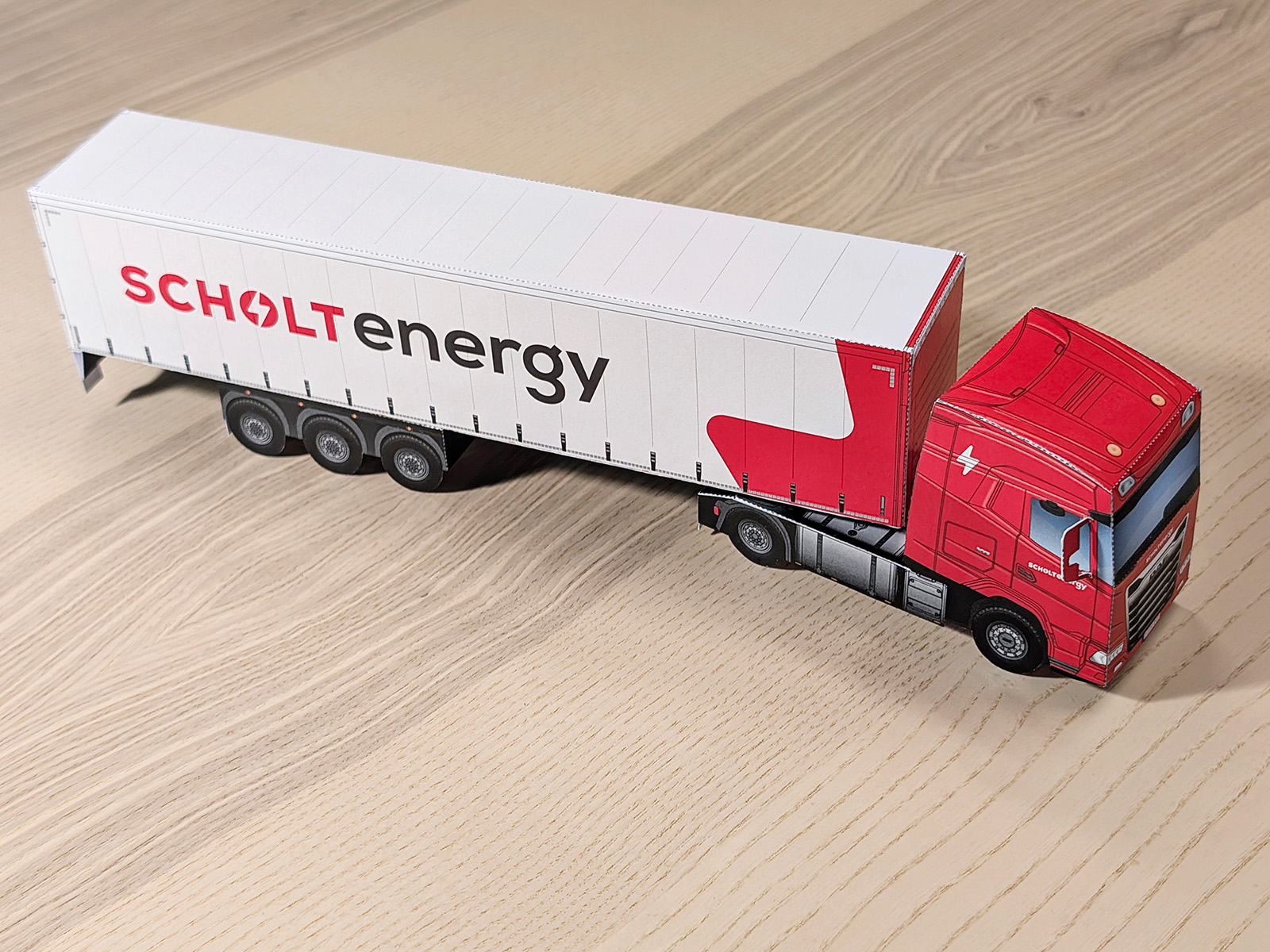 Paper model of the DAF truck for Scholt Energy