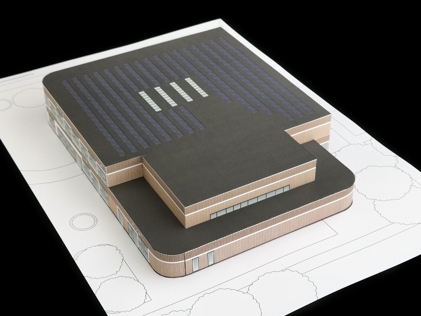 Bovenaanzicht van de papieren school met zonnepanelen
